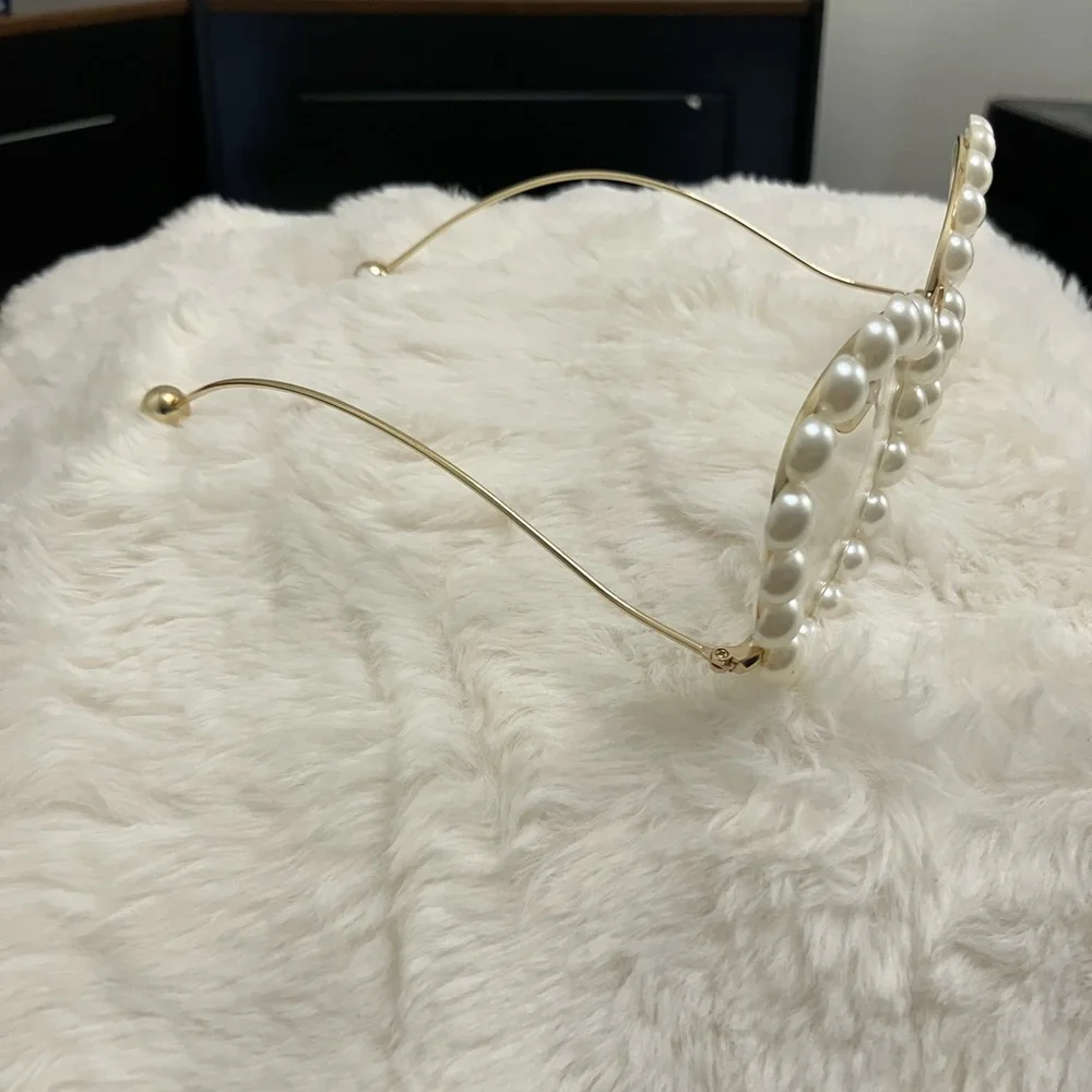 Faux Pearl-Embellished Round Gold Frame, Ivory Pearls - Picture 13 of 14